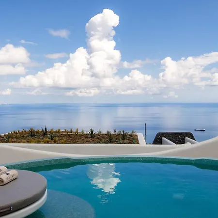 וילה Exquisite Santorini | Vista Verde| 2 Bedrooms | Private Outdoor Pool With Spectacular Aegan Sea Views | Heated Jacuzzi | אימרוביגלי