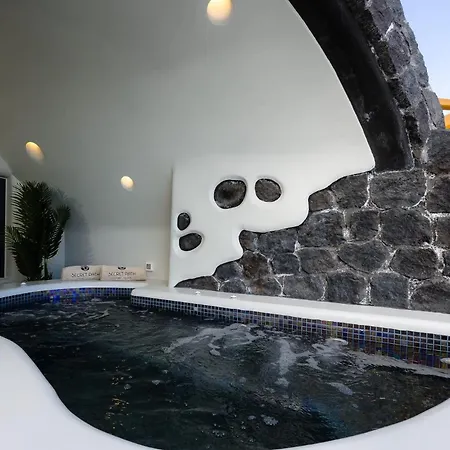 וילה Exquisite Santorini | Vista Verde| 2 Bedrooms | Private Outdoor Pool With Spectacular Aegan Sea Views | Heated Jacuzzi | *